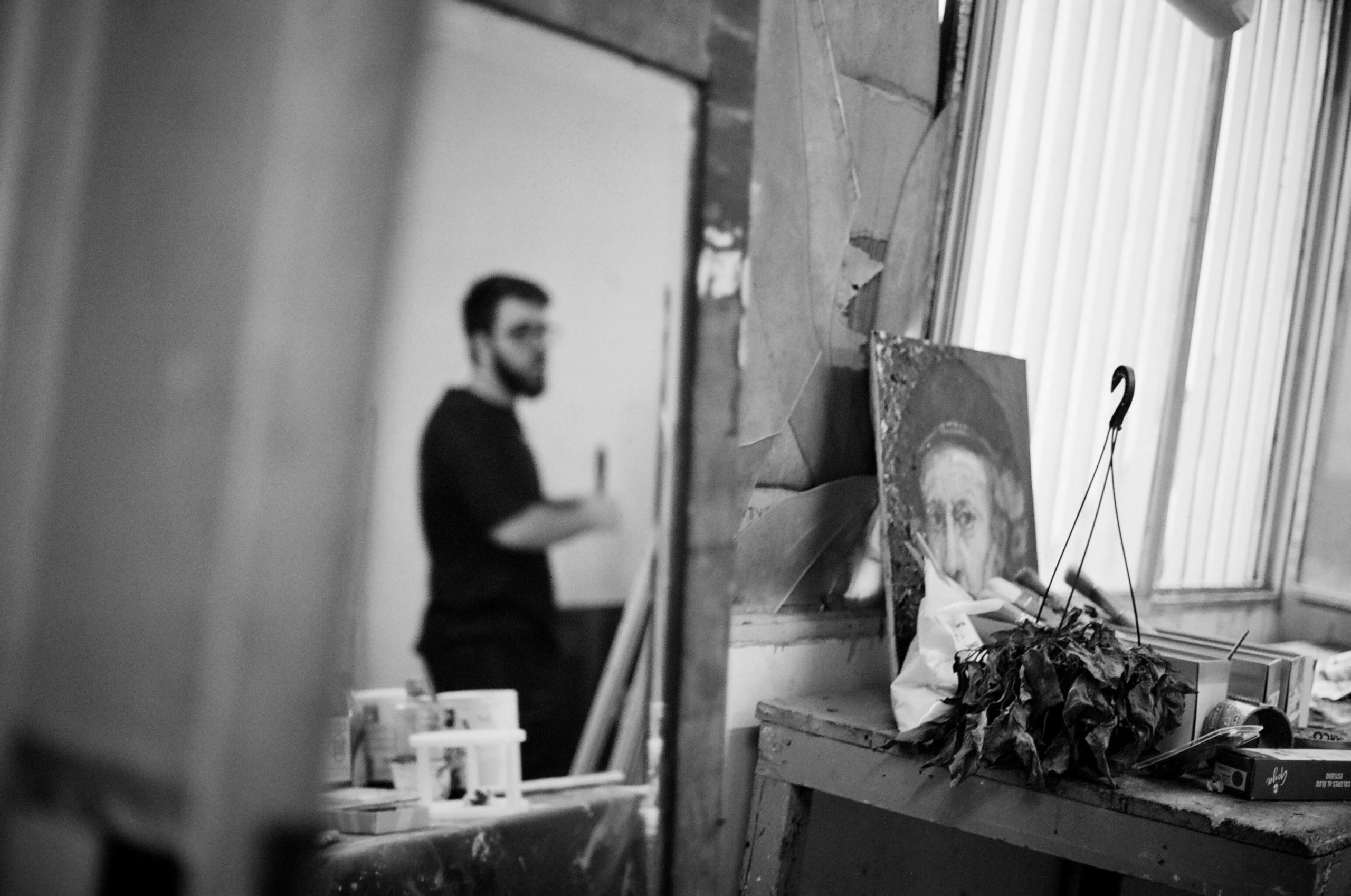 ´Pintor Adrián Espouy en su Estudio